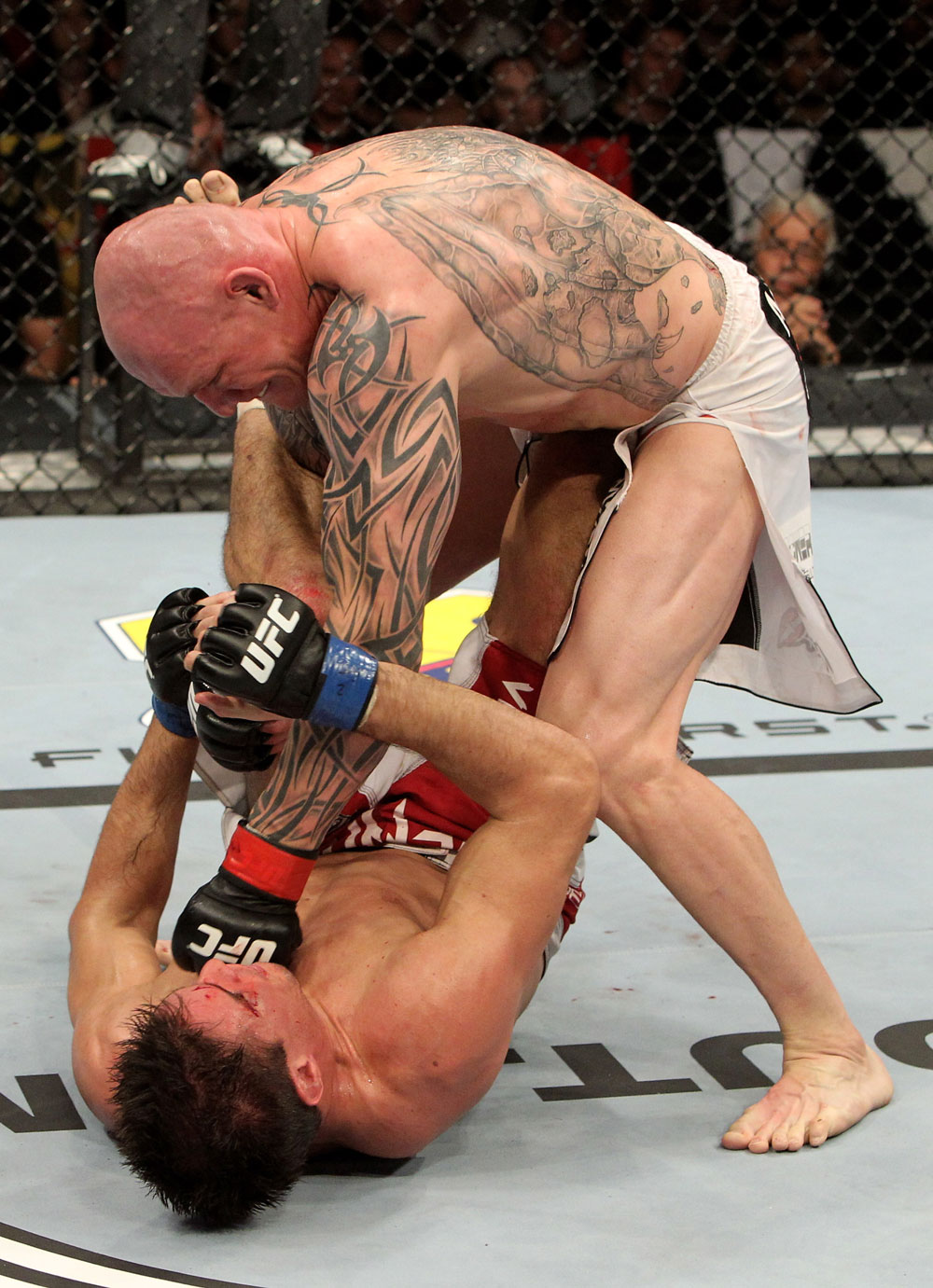 Krzysztof Soszynski of Canada fights Goran Reljic (L) of Croatia during their Light-Heavyweight UFC bout at the Konig Pilsner Arena on November 13, 2010 in Oberhausen, Germany. (Photo by Josh Hedges/Zuffa LLC/Zuffa LLC)