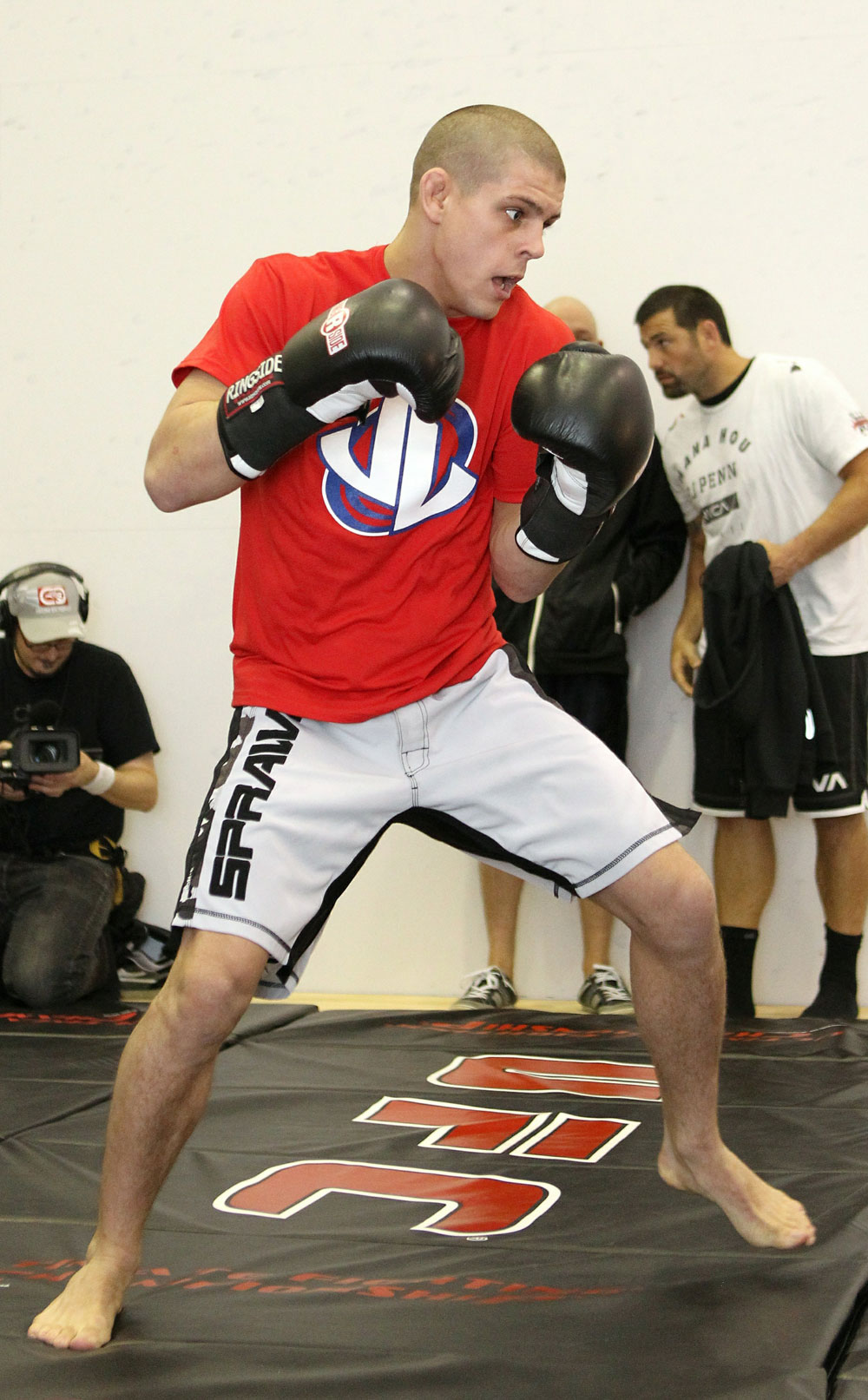 Joe Lauzon works out for the media at the UFC 123 open workouts at the Detroit Athletic Club on November 18, 2010 in Detroit, Michigan. (Photo by Josh Hedges/Zuffa LLC/Zuffa LLC via Getty Images)