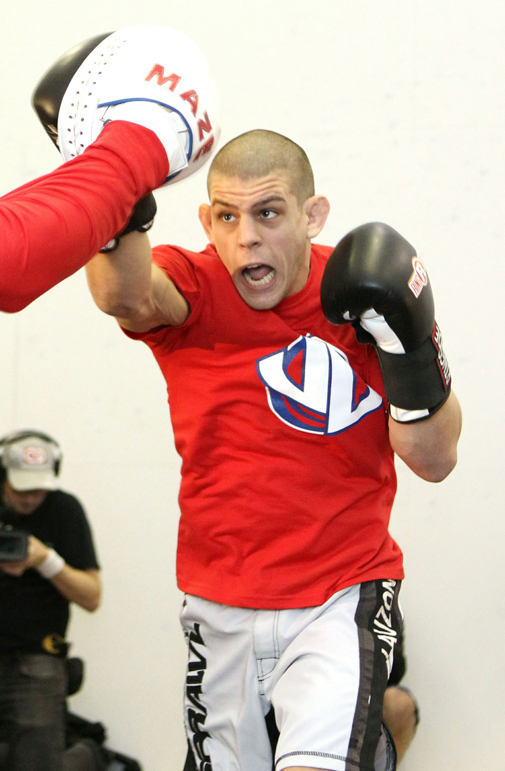 Joe Lauzon works out for the media at the UFC 123 open workouts at the Detroit Athletic Club on November 18, 2010 in Detroit, Michigan. (Photo by Josh Hedges/Zuffa LLC/Zuffa LLC via Getty Images)