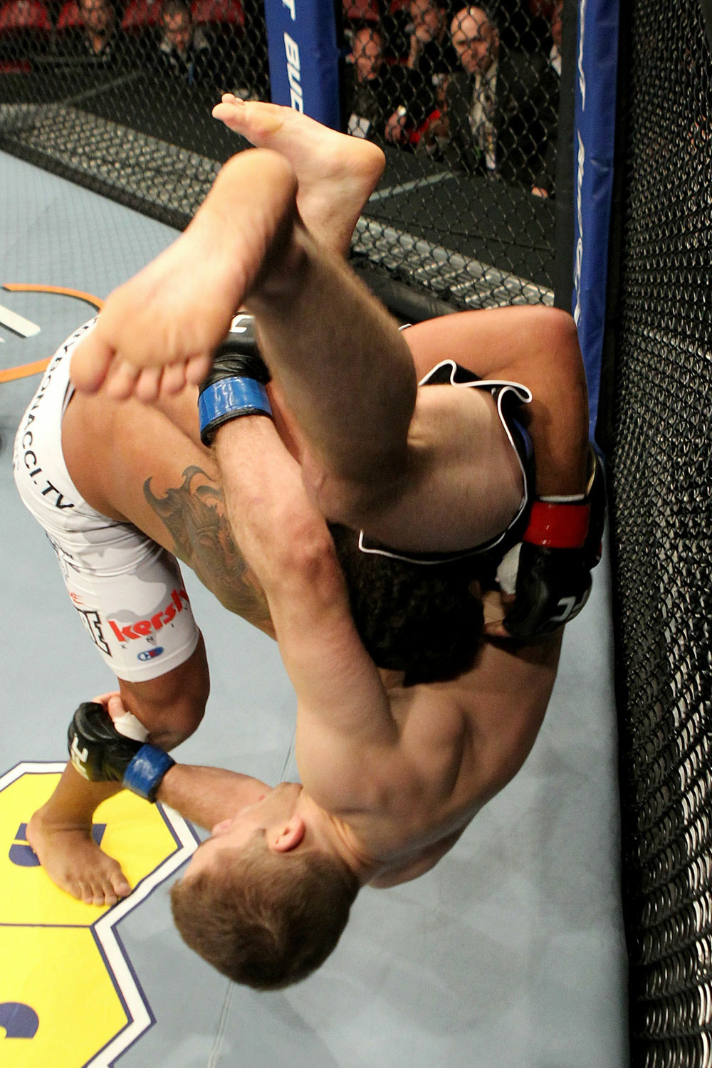 UFC123: Tyson Griffin vs. Nik Lentz