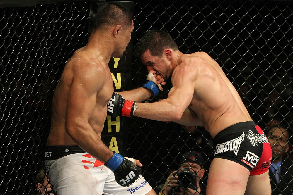 UFC 123: Mark Munoz vs Aaron Simpson