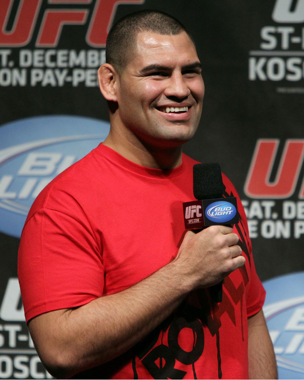 UFC 124 Weigh-in: Cain Velasquez answers questions from the crowd.