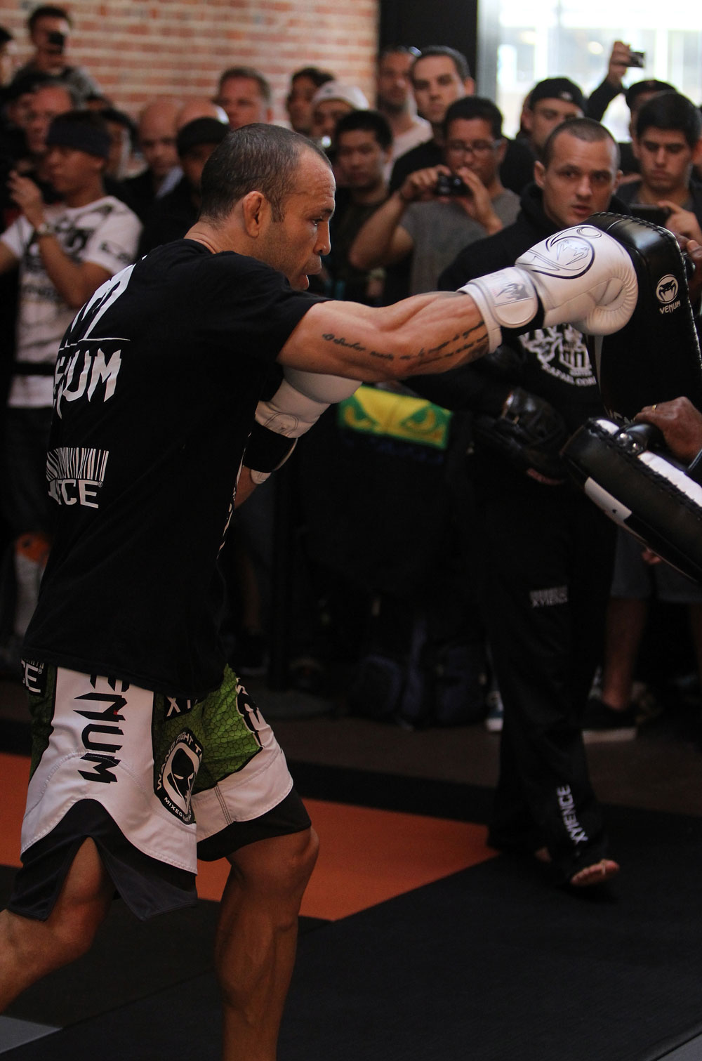 SAN JOSE, CA - NOVEMBER 16:  Wanderlei Silva works out for the fans and media during the UFC 139 open workouts at the Heroes Martial Arts Gym on November 16, 2011 in San Jose, California.  (Photo by Josh Hedges/Zuffa LLC/Zuffa LLC via Getty Images)