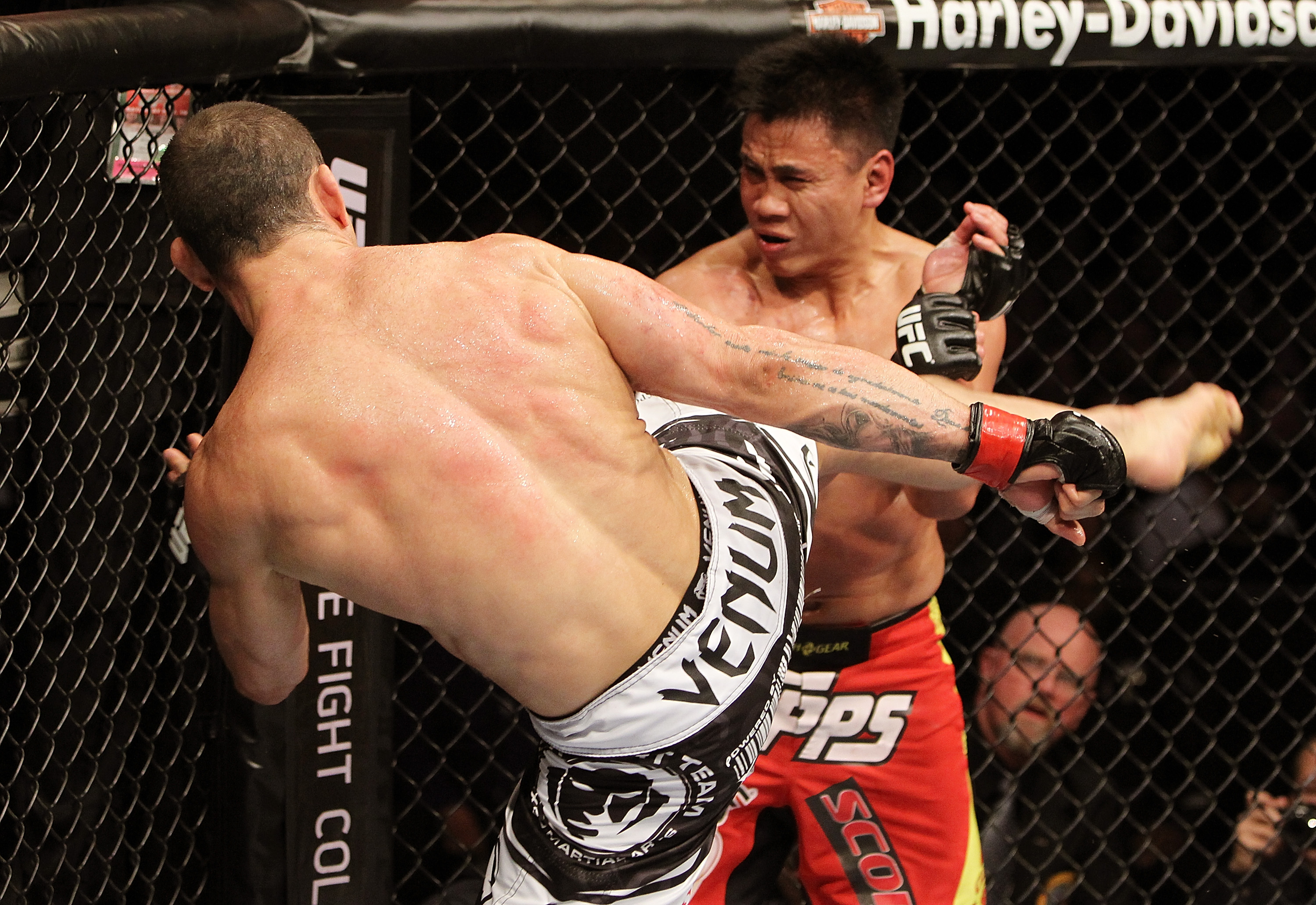 SAN JOSE, CA - NOVEMBER 19: (L-R) Wanderlei Silva kicks Cung Le during an UFC Middleweight bout at the HP Pavillion on November 19, 2011 in San Jose, California. (Photo by Josh Hedges/Zuffa LLC/Zuffa LLC via Getty Images)
