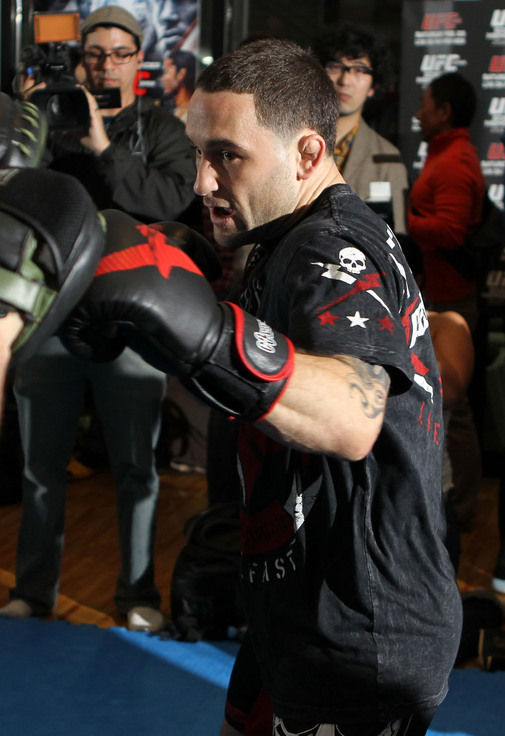 TOKYO, JAPAN - FEBRUARY 22: UFC Lightweight Champion Frankie Edgar works out for the media during the UFC 144 open workouts at Gold's Gym on February 22, 2012 in Tokyo, Japan. (Photo by Josh Hedges/Zuffa LLC/Zuffa LLC via Getty Images) *** Local Caption *** Frankie Edgar