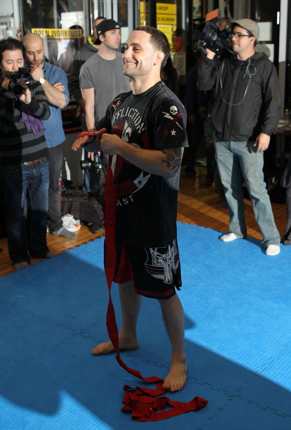 TOKYO, JAPAN - FEBRUARY 22: UFC Lightweight Champion Frankie Edgar works out for the media during the UFC 144 open workouts at Gold's Gym on February 22, 2012 in Tokyo, Japan. (Photo by Josh Hedges/Zuffa LLC/Zuffa LLC via Getty Images) *** Local Caption *** Frankie Edgar