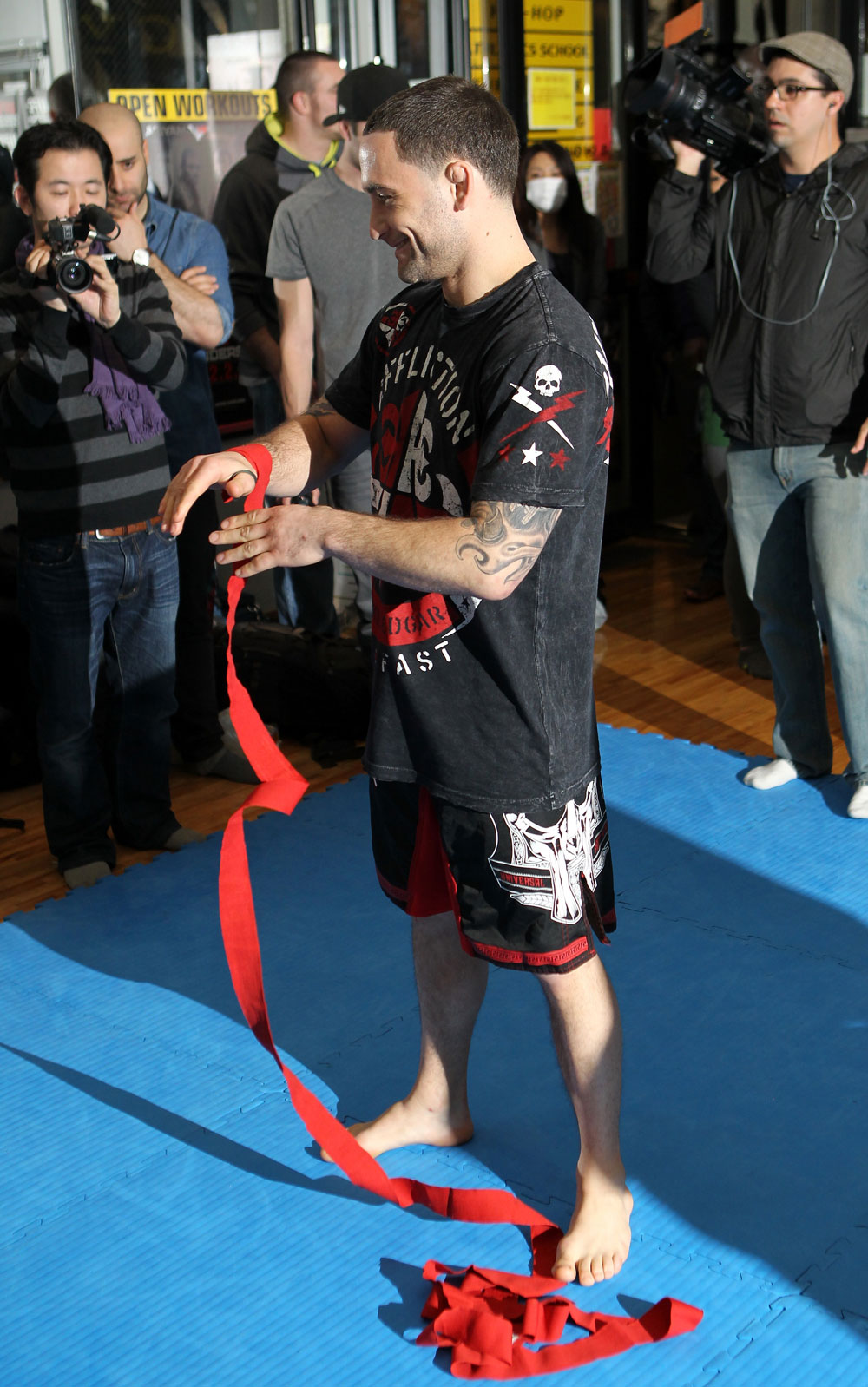 TOKYO, JAPAN - FEBRUARY 22: UFC Lightweight Champion Frankie Edgar works out for the media during the UFC 144 open workouts at Gold's Gym on February 22, 2012 in Tokyo, Japan. (Photo by Josh Hedges/Zuffa LLC/Zuffa LLC via Getty Images) *** Local Caption *** Frankie Edgar