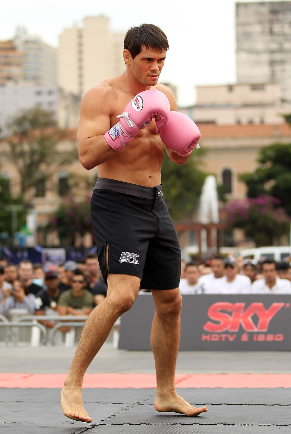 BELO HORIZONTE, BRAZIL - JUNE 20:   Rich Franklin works out for the fans and media during the UFC 147 open workouts at Praca da Estacao on June 20, 2012 in Belo Horizonte, Brazil.  (Photo by Josh Hedges/Zuffa LLC/Zuffa LLC via Getty Images)