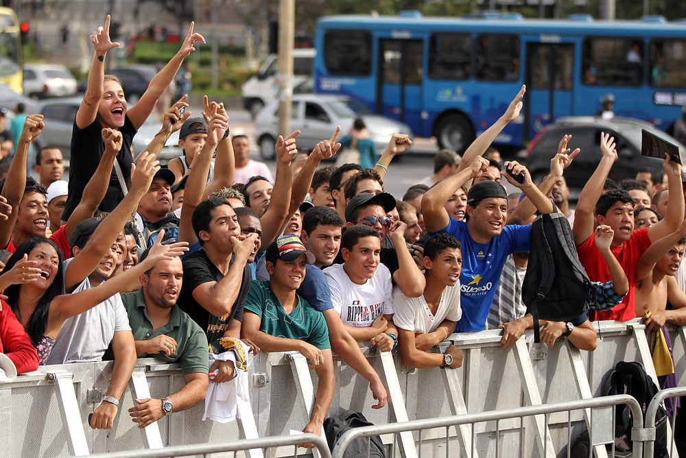 BELO HORIZONTE, BRAZIL - JUNE 20:   Fans cheer during the UFC 147 open workouts at Praca da Estacao on June 20, 2012 in Belo Horizonte, Brazil.  (Photo by Josh Hedges/Zuffa LLC/Zuffa LLC via Getty Images)