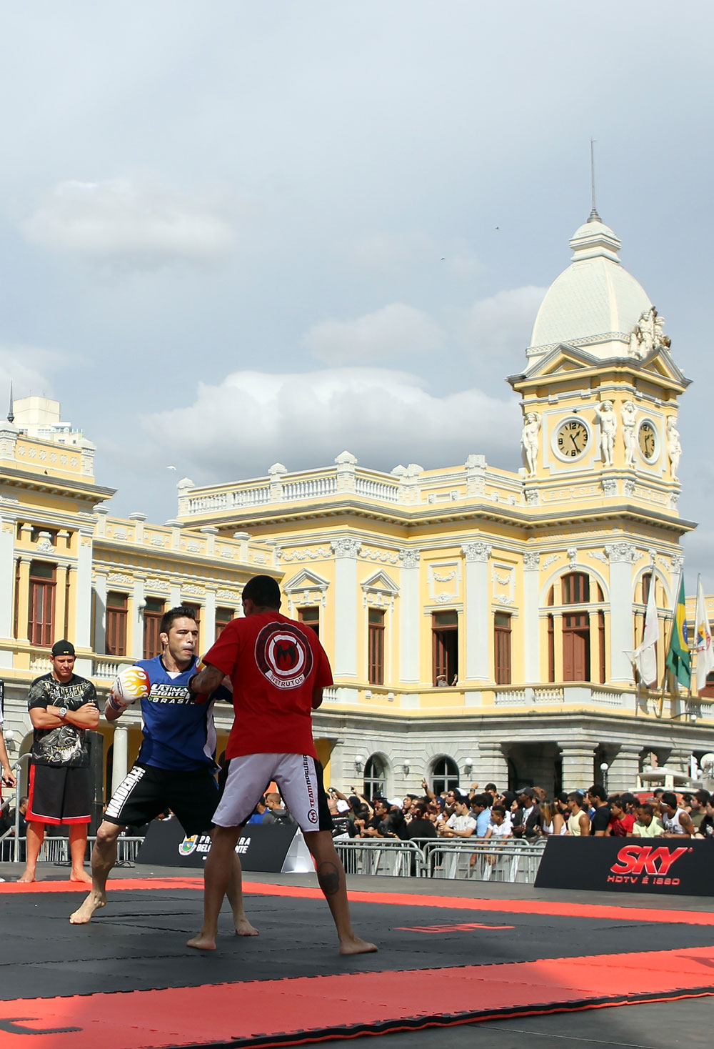 BELO HORIZONTE, BRAZIL - JUNE 20:   Rony Mariano Bezerra works out for the fans and media during the UFC 147 open workouts at Praca da Estacao on June 20, 2012 in Belo Horizonte, Brazil.  (Photo by Josh Hedges/Zuffa LLC/Zuffa LLC via Getty Images)