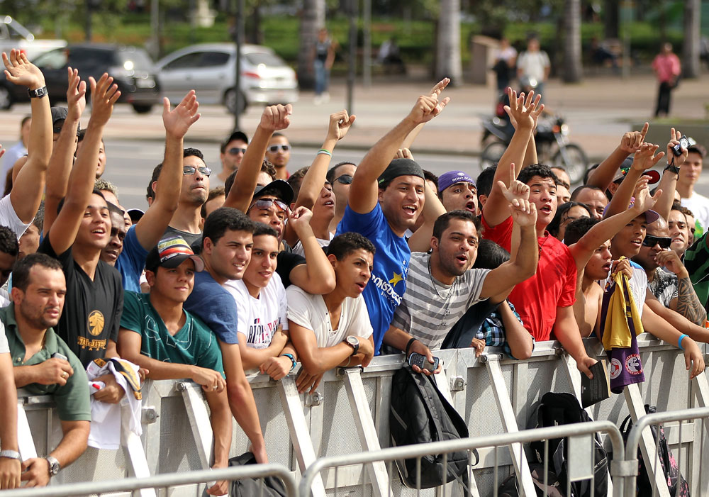 BELO HORIZONTE, BRAZIL - JUNE 20:   Fans cheer during the UFC 147 open workouts at Praca da Estacao on June 20, 2012 in Belo Horizonte, Brazil.  (Photo by Josh Hedges/Zuffa LLC/Zuffa LLC via Getty Images)