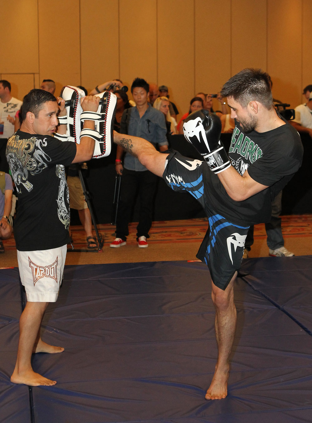 UFC 132 Open Workouts: Carlos Condit