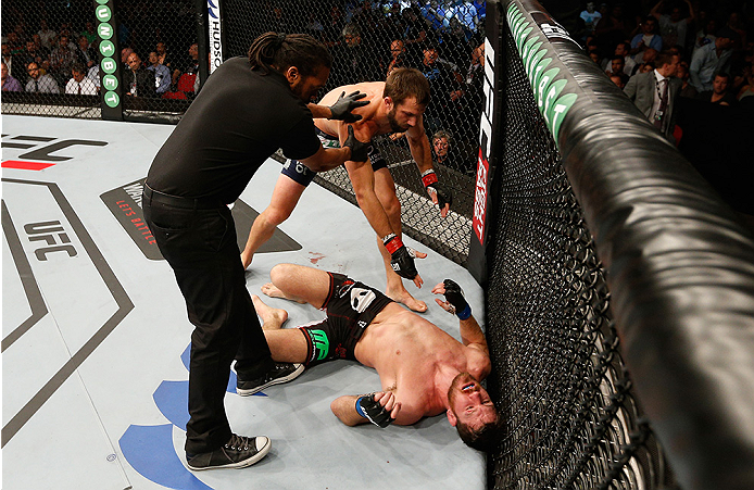 Herb Dean separates Rockhold and Bisping