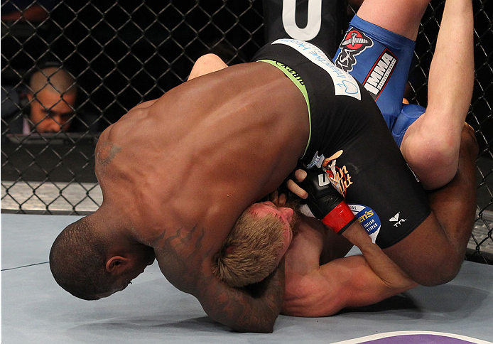 High secures Guillotine against Head High secures Guillotine against Head