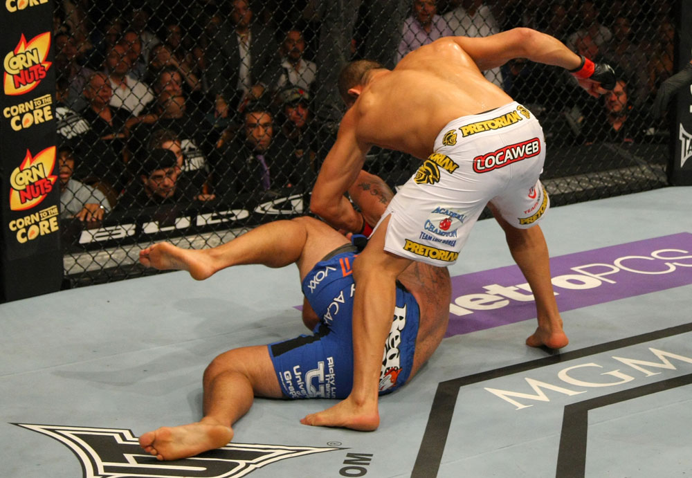 LAS VEGAS, NV - MAY 26:  Junior dos Santos (R) punches Frank Mir during the Heavyweight Championship bout at UFC 146 at MGM Grand Garden Arena on May 26, 2012 in Las Vegas, Nevada. (Photo by Donald Miralle/Zuffa LLC/Zuffa LLC via Getty Images)