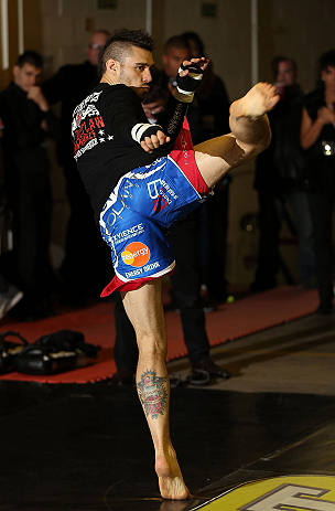 NOTTINGHAM, ENGLAND - SEPTEMBER 26: Dan Hardy works out for the media during an open workout session at Gym Combat on September 26, 2012 in Nottingham, England. (Photo by Josh Hedges/Zuffa LLC/Zuffa LLC via Getty Images)