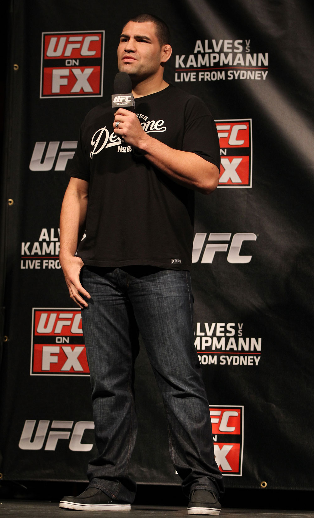 SYDNEY, AUSTRALIA - MARCH 02: Former UFC Heavyweight Champion Cain Velasquez interacts with fans during a Q&A session before the UFC on FX official weigh in at Allphones Arena on March 2, 2012 in Sydney, Australia. (Photo by Josh Hedges/Zuffa LLC/Zuffa LLC via Getty Images) *** Local Caption *** Cain Velasquez