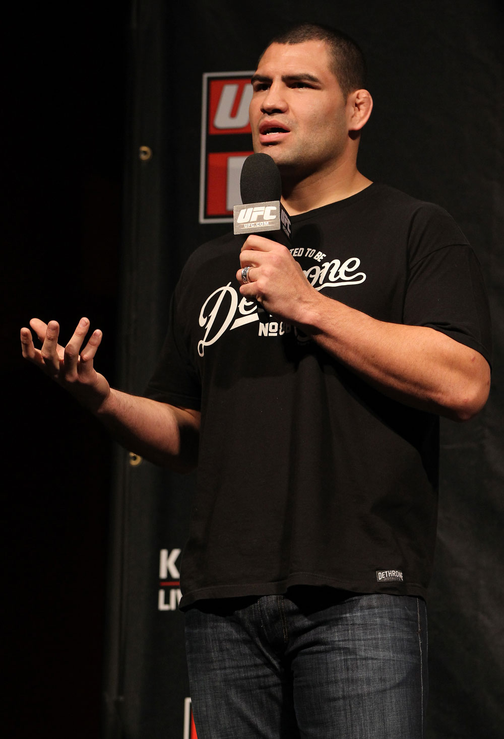 SYDNEY, AUSTRALIA - MARCH 02: Former UFC Heavyweight Champion Cain Velasquez interacts with fans during a Q&A session before the UFC on FX official weigh in at Allphones Arena on March 2, 2012 in Sydney, Australia. (Photo by Josh Hedges/Zuffa LLC/Zuffa LLC via Getty Images) *** Local Caption *** Cain Velasquez