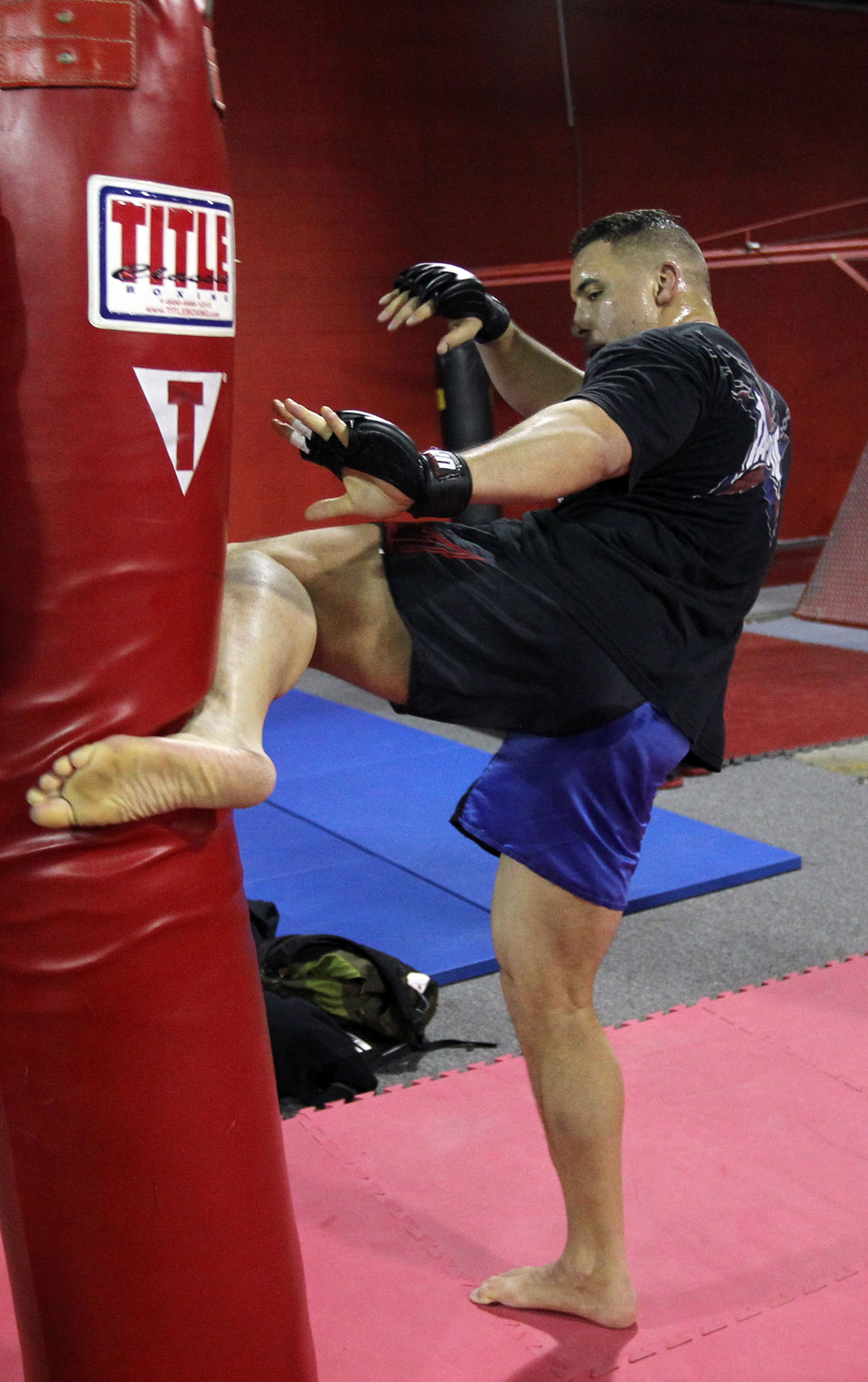 NASHVILLE, TN - JANUARY 18: Pat Barry works out for the media during the UFC on FX open workouts at the Nashville MMA Gym on January 18, 2012 in Nashville, Tennessee. (Photo by Josh Hedges/Zuffa LLC/Zuffa LLC via Getty Images)