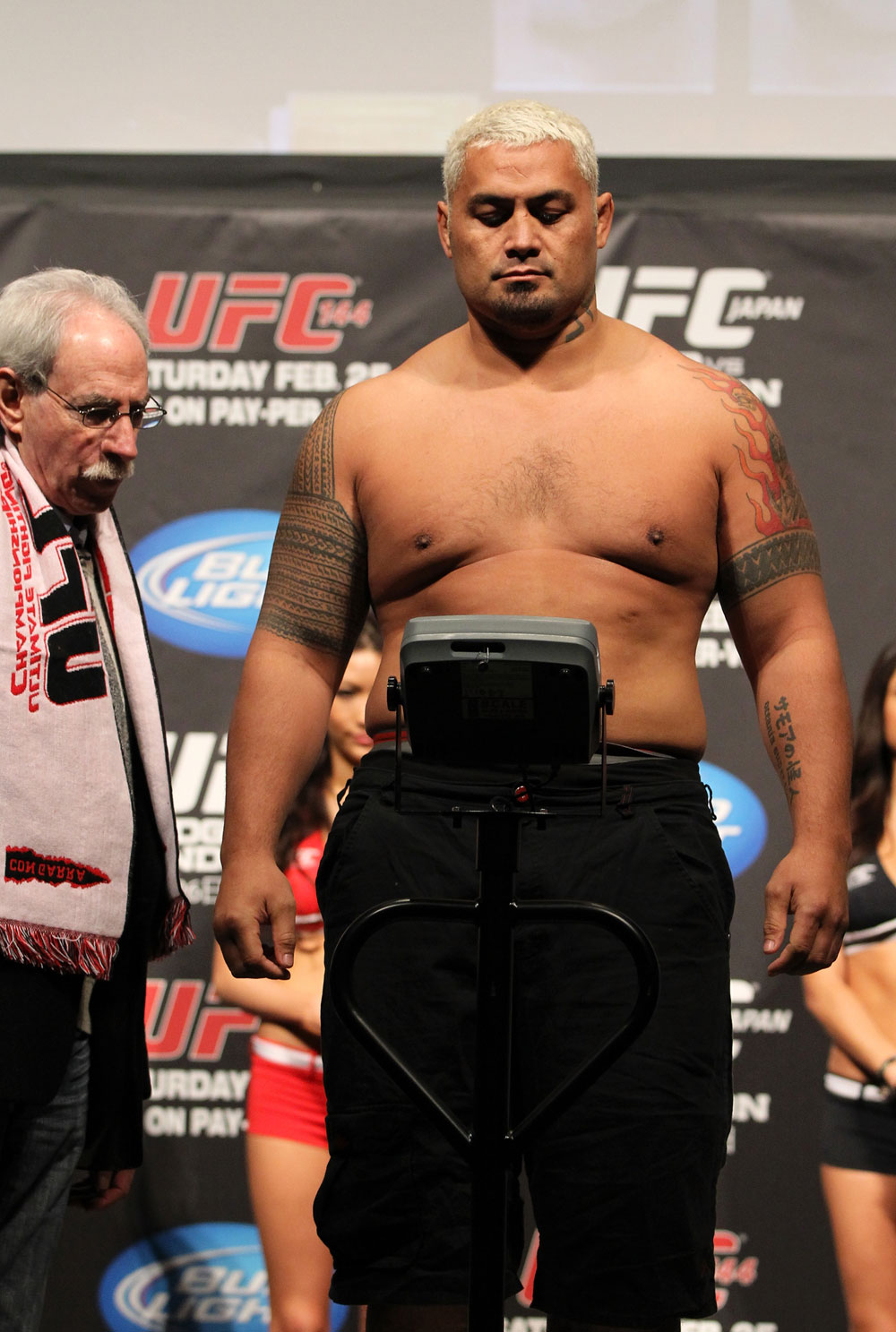 SAITAMA, JAPAN - FEBRUARY 25: Mark Hunt weighs in during the official UFC 144 weigh in at the Saitama Super Arena on February 25, 2012 in Saitama, Japan. (Photo by Josh Hedges/Zuffa LLC/Zuffa LLC via Getty Images) *** Local Caption *** Mark Hunt