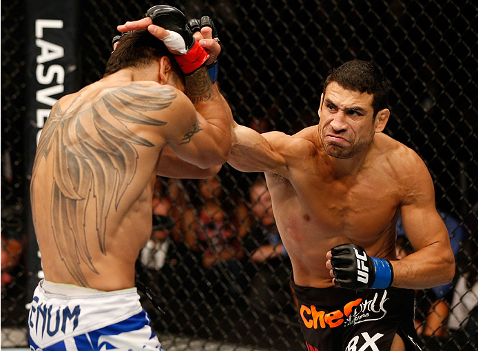 Castillo throws a punch at Tony Ferguson