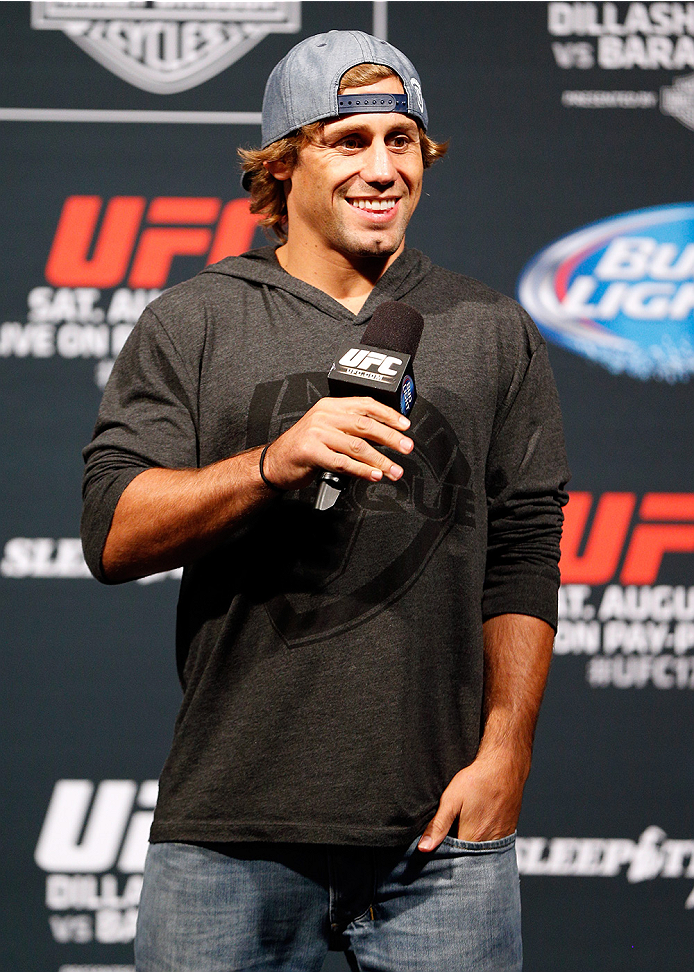 Urijah interacts with fans during Q&A