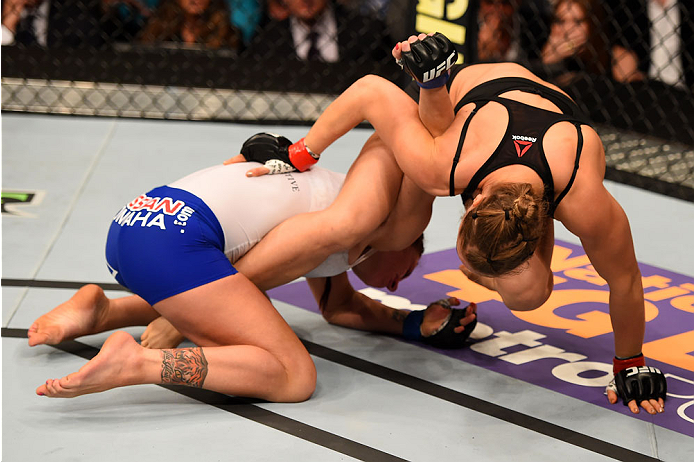 ufc184_11_rousey_zingano_008.jpg