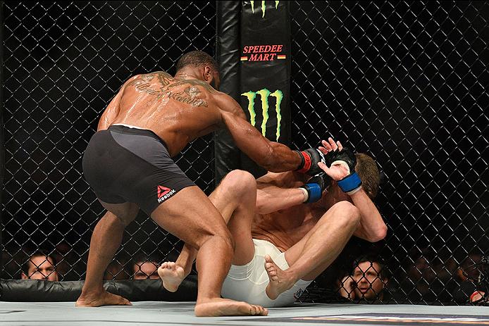 LAS VEGAS, NV - MARCH 04: (L-R) Tyron Woodley punches Stephen Thompson in their UFC welterweight championship bout during the UFC 209 event at T-Mobile Arena on March 4, 2017 in Las Vegas, Nevada. (Photo by Jeff Bottari/Zuffa LLC)
