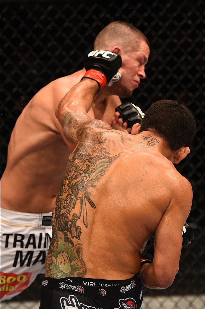 dos Anjos lands a left against Diaz