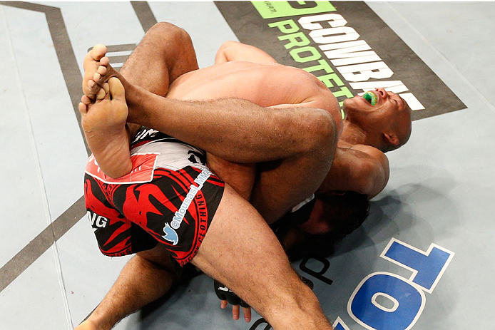 MASHANTUCKET, CT - SEPTEMBER 05:  (R-L) Ronaldo 'Jacare' Souza submits Gegard Mousasi by a guillotine choke in their middleweight bout during the UFC Fight Night event at Foxwoods Resort Casino on September 5, 2014 in Mashantucket, Connecticut.  (Photo by Josh Hedges/Zuffa LLC/Zuffa LLC via Getty Images)