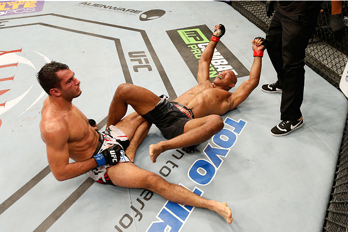 MASHANTUCKET, CT - SEPTEMBER 05:  (R-L) Ronaldo 'Jacare' Souza submits Gegard Mousasi by a guillotine choke in their middleweight bout during the UFC Fight Night event at Foxwoods Resort Casino on September 5, 2014 in Mashantucket, Connecticut.  (Photo by Josh Hedges/Zuffa LLC/Zuffa LLC via Getty Images)