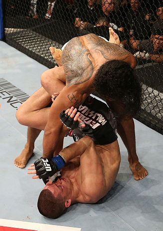 SEATTLE, WA - DECEMBER 08: Benson Henderson (top) punches Nate Diaz during their lightweight championship bout at the UFC on FOX event on December 8, 2012 at Key Arena in Seattle, Washington. (Photo by Ezra Shaw/Zuffa LLC/Zuffa LLC via Getty Images) *** Local Caption *** Benson Henderson; Nate Diaz