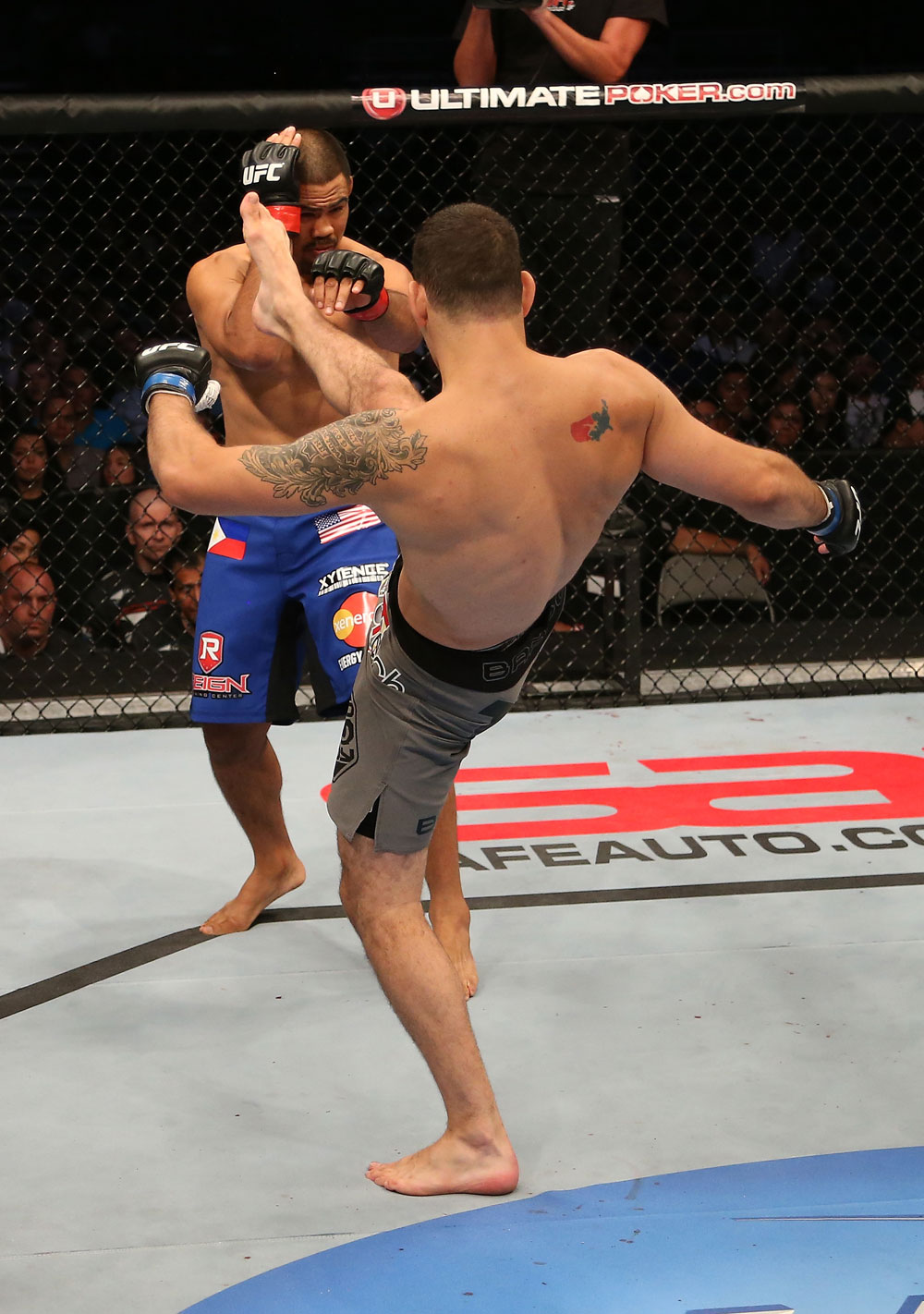 SAN JOSE, CA - JULY 11: Chris Weidman (grey shorts) kicks Mark Munoz during their middleweight bout at HP Pavilion on July 11, 2012 in San Jose, California. (Photo by Ezra Shaw/Zuffa LLC/Zuffa LLC via Getty Images) *** Local Caption *** Mark Munoz; Chris Weidman