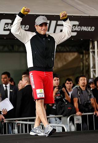 SAO PAULO, BRAZIL - JANUARY 16:  Daniel Sarafian participates in an open workout session for media and fans on January 16, 2013 at Parque Anhangabau in Sao Paulo, Brazil. (Photo by Josh Hedges/Zuffa LLC/Zuffa LLC via Getty Images)