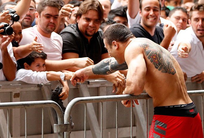 SAO PAULO, BRAZIL - JANUARY 16:  Vitor Belfort participates in an open workout session for media and fans on January 16, 2013 at Parque Anhangabau in Sao Paulo, Brazil. (Photo by Josh Hedges/Zuffa LLC/Zuffa LLC via Getty Images)