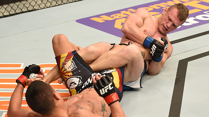 Entwistle applies heel hook